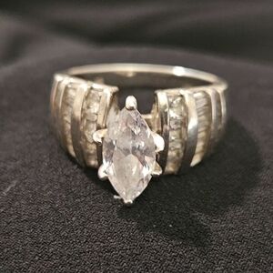 Elegant Silver Ring with Clear Gemstone